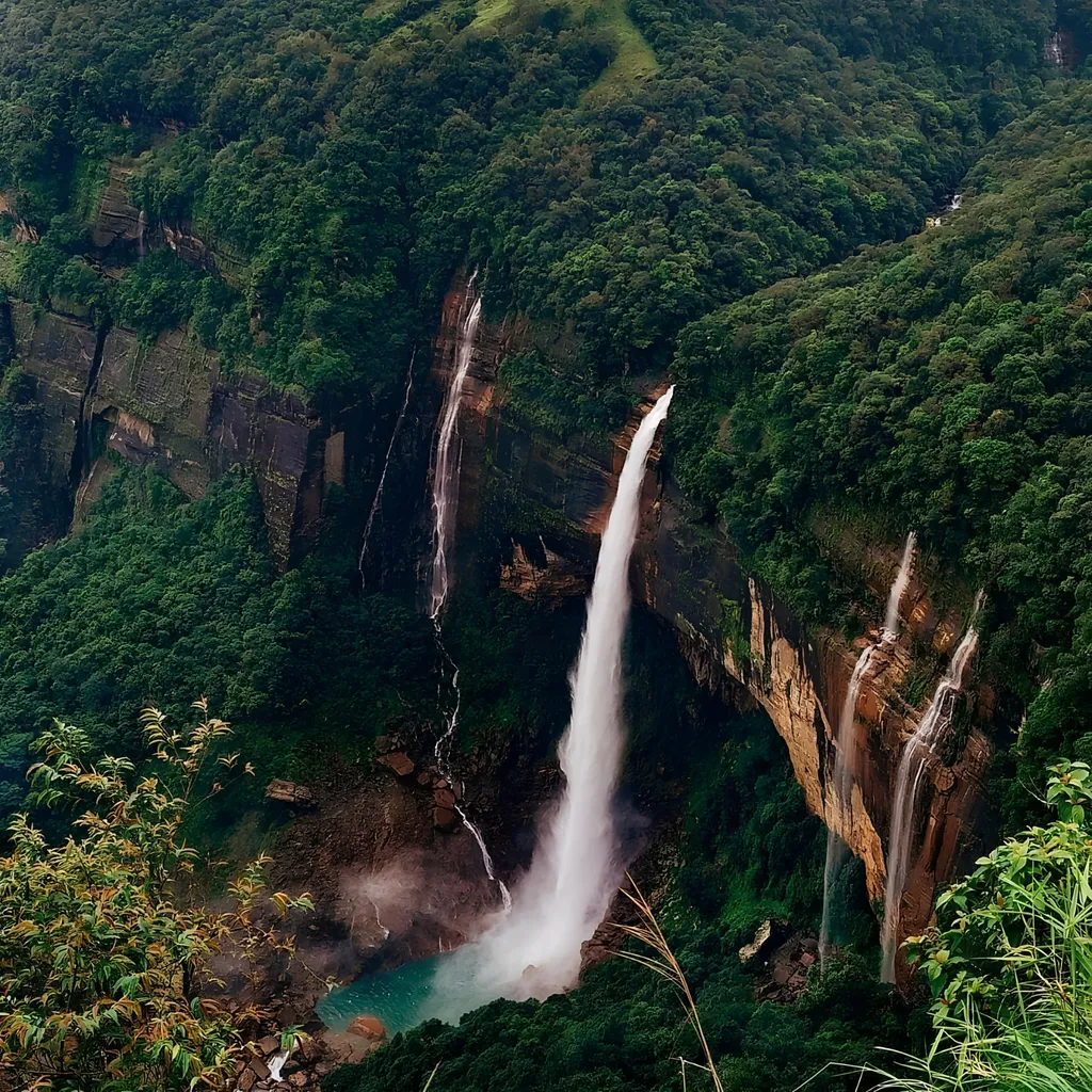 Nohkalikai Falls