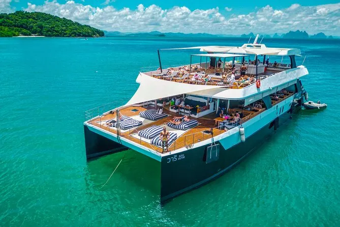 Old Town, Private Yacht