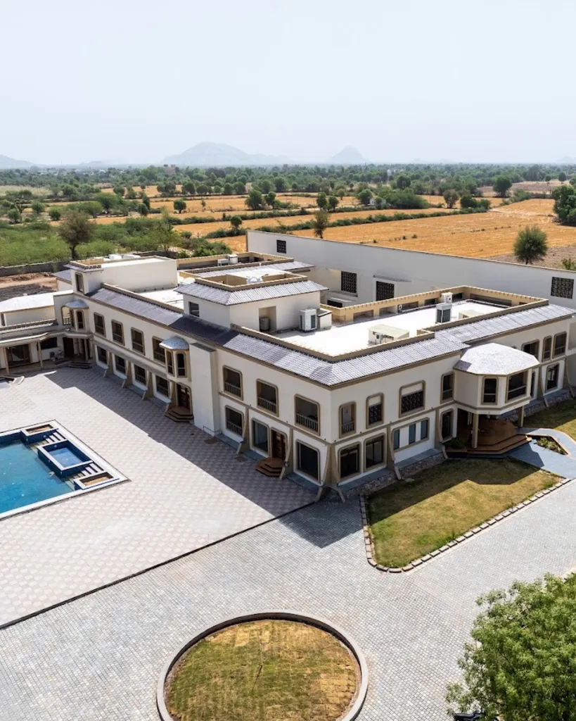 Chawri Resort