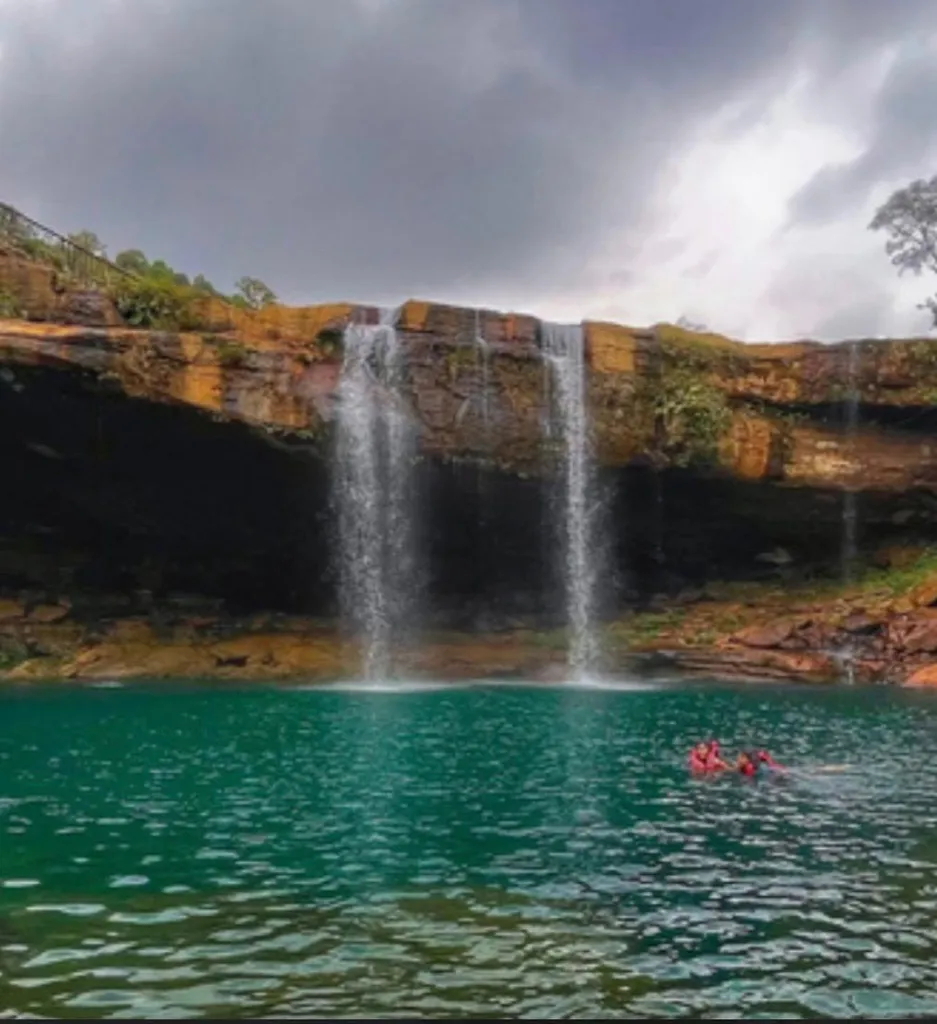 Laitlum Canyon, Kragsuri Falls & Dawki Camping