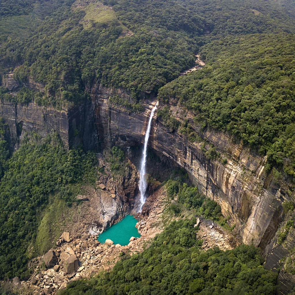 Nohkalikai Falls